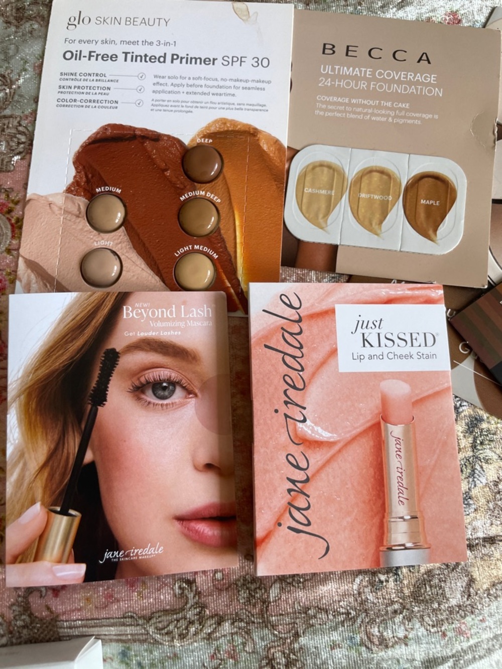 Clean Beauty bundle with makeup bag - Picture 3 of 9